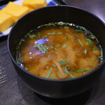 おひつ膳 田んぼ - みそ汁(仙台みそ)@税込300円、[奥]玉子焼@税込300円