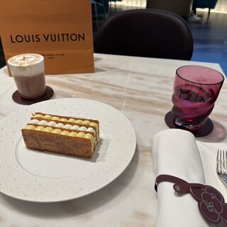 口コミ一覧 : ル・カフェ・ヴィー （LE CAFE V） - 銀座/カフェ [食べログ]