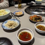 大衆肉酒場 こだわり米 匠 - 前菜たちです！