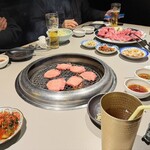 大衆肉酒場 こだわり米 匠 - 忘年会ですがみんなで黙って肉を見つめます笑