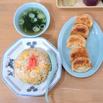 めん一番 - 料理写真:名物チャーハンと揚餃子