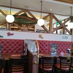 AMERICAN DINING TOMATO&ONION 立川店 - 店内。ちょっとアメリカンな雰囲気