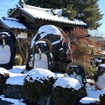 そば処　おおけやき - 店先のたぬきさんたち(笑)