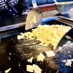 江戸もんじゃひょうたん - 店員さんがすべてをやってくださいます