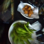 カラオケ館 - 枝豆、鶏やげん軟骨の唐揚げ