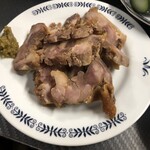 気のきいたつまみと焼鳥の店 えんどう - 親鳥のチャーシュー♪かみごたえがあります