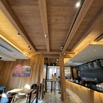 高山カフェ - 木の作りが良い雰囲気の店内