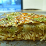 Okonomiyaki Hiroshima - 焼きも随分丁寧になった（2014年10月19日）