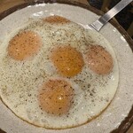 餃子ノ酒場 太陽ホエール - 大目玉焼き