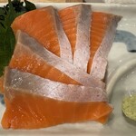 餃子ノ酒場 太陽ホエール - サーモン刺し