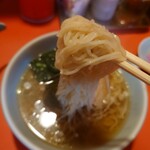 珉亭 - 細麺が中華風のスープに合ってます◎