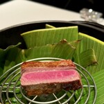 unito - キアニーナ牛のロースト　バナナの葉の香り