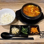 牛角焼肉食堂 - 料理写真:石鍋豆富チゲ定食・ご飯少なめ
