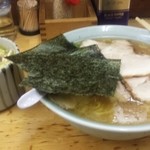 家系ラーメン 近藤家 川崎店 - チャーシュー麺中盛りとキャベチャー