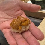 すし人　酒伊 - ウニ握り