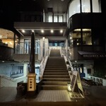 すし人　酒伊 - ２階店舗への階段