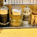 銀座 いし井 - 卓上の調味料