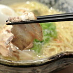 麪家ひばり - 麪家ひばり・海老潮とんこつらあめん チャーシュー(2014.10)