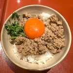 麦と麺助 - 焦がし炭バター鶏そぼろ 土鍋ご飯