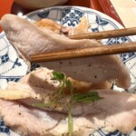 麦と麺助 - 炭焼髙坂鶏（ムネ・モモ）倍増し