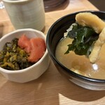 あげてんや - 味噌汁 小鉢に明太子と辛子高菜