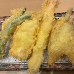 あげてんや - 7品盛りは寂しい