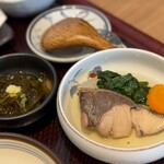 博多水たき 濱田屋 くうてん - 小鉢　（もずく、ブリ炊き込み）
