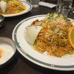 ハリマ・ケバブ・ビリヤニ - ライタにも軽くスパイスが振られています