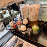 角屋 - 調味料は、カウンターです。