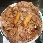 美幌食堂 - 特盛豚丼
山わさびとの相性はピッタリです。
乗せすぎてむせました(笑)