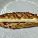 パンやきどころ RIKI - 1番美味しかったチーズクリームサンド380円