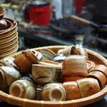 大納言本家 - 熱燗はお好みのお猪口が選べます