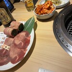 구로게 와규 잇토우가이 야키니쿠 도톤보리 미츠루 소우혼텐 - 