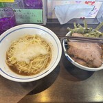麺や 青雲志 - めちゃくちゃ上手にだいこんおろしを移動できた。