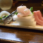 大納言本家 - 刺身盛合せ(後ろから)