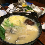 グリル五味 - カキ鍋