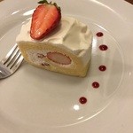 ミック コメルシー - 店の中で作っているショートケーキ