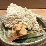紀尾井町 三谷 - あん肝と酢飯のポン菓子風焼き