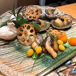 御料理 ふじ田 - ゆりねとほうれん草の胡麻和え
      骨切りにしんのからあげ
      赤茄子の揚げ煮 赤味噌の田楽
      たちうおのはさみ焼き
      あげた銀杏 蓮根チップス
      あまくたいたきんかん