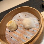 Restaurant 由 - ウニ焼売　エビ餃子