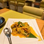 クィーンオブタイランド - 辛さを中和してくれた、カニと卵炒め