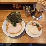 なま醤油とんこつ フルスイング - 