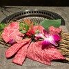 焼肉 思食 - 写真奥側 りぶしん、タン、ハラミ  手前側リブマキ、イチボ 