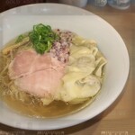 らぁ麺 みうら - 料理写真:塩ワンタン麺　1050円