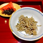和食や 芦田 - .....ちりめん山椒と香のもの.....