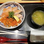 マルトモ水産 鮮魚市場 - 