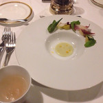 チミケップホテル - 氷結したチミケップ湖をイメージしたスープ