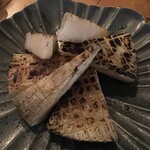 大阪ごはん MON. - 聖護院大根の炭火焼き。思わず、お変わりしようかと思ったほど。ほろ苦く、酒に合う