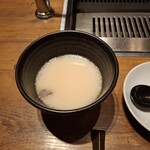 焼肉うしごろ - 濃厚コラーゲンのコムタンスープです。