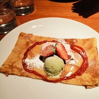 ルバーブ 大名古屋ビルヂング店 - イチゴのムースとピスタチオのアイスクリームのクレープ